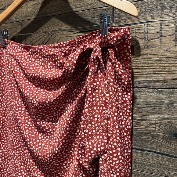 Floral Wrap Midi Skirt - Picture 3 of 4